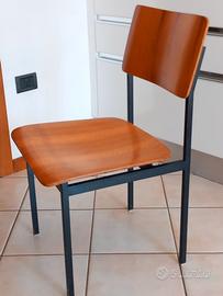 Sedia anonima castelli anni 60 in legno e metallo