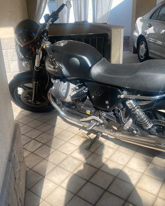Guzzi V 7