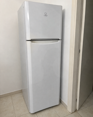 Frigorifero Indesit doppia porta con congelatore
