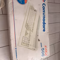 Comodore Amiga500 +100 floppy giochi +3 joystick