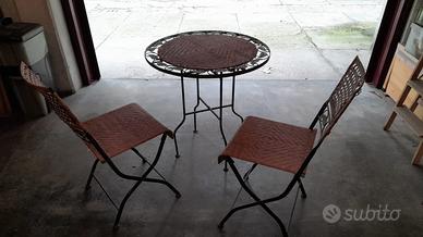 Tavolino e  2 sedie pieghevoli in ferro battuto