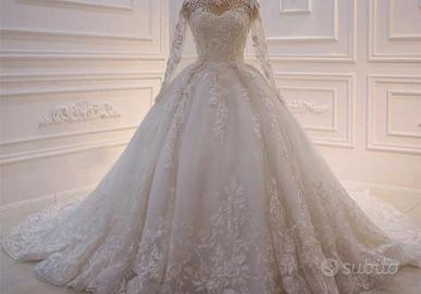 Abito da sposa con velo 