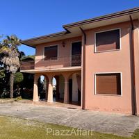 Abitazione singola di mq 250 con cortile di circa