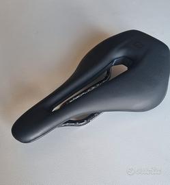 Sella Pinarello Most Lynx 2.0 Superflow Carbon 145