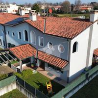 VILLA A SCHIERA D'ANGOLO A TEZZE SUL BRENTA