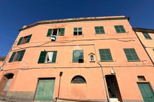 3 LOCALI A GENOVA