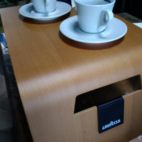 Vassoio in legno Lavazza con set tazzine