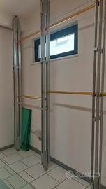 Espositori a parete per abbigliamento