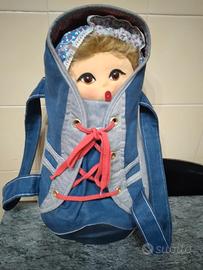 Bambola di pezza nella scarpa 