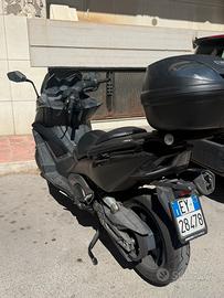 Kymco AK 550