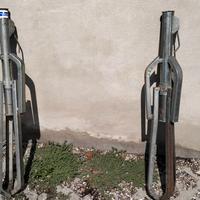 Tre piedi per ombrelloni