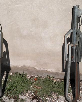 Tre piedi per ombrelloni