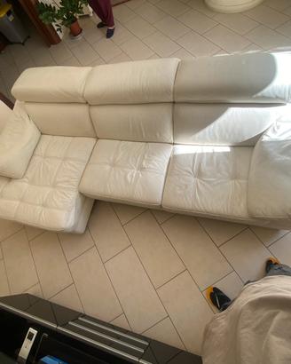 Divano in pelle bianco