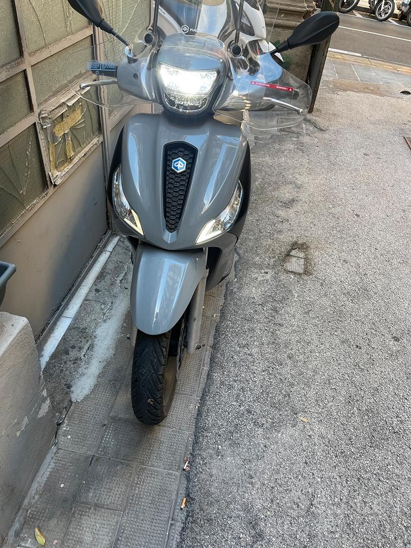 Napoli Piaggio Cosa 150 Usata Piaggio Medley 150 Moto E Scooter In - Main Image