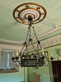 Lampadario in ferro battuto 