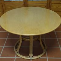 Tavolo rotondo in rattan