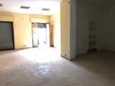pallavicino-locale-comm-107-mq-2-vetrine