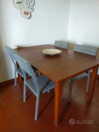 Tavolo con sedie