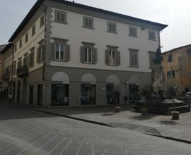 Ampio negozio in centro storico