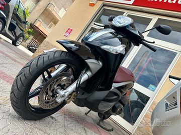Beverly 350 2012