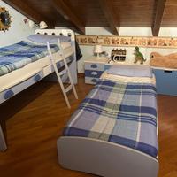 LETTI CON MATERASSI E SCRIVANIE INTEGRATE