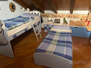 LETTI CON MATERASSI E SCRIVANIE INTEGRATE