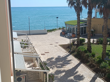 FRONTE MARE con piscina a Porto Recanati