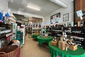 NEGOZIO A VEZZANO LIGURE