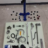 Attrezzi e ricambi per biciclette 