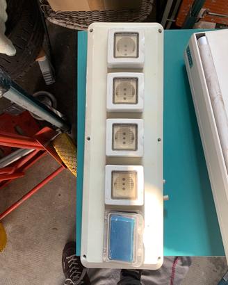 BTicino Cassette elettriche da banco
