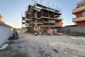 Trivano di nuova costruzione -veranda e posto auto