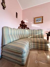 Divano ad angolo e angoliera dell'Ottocento