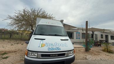   Auto negozio food truck Iveco Daily 