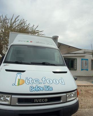   Auto negozio food truck Iveco Daily 