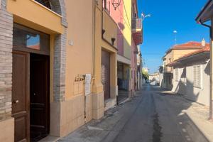 App. Indip. piano terra in Via Roma-Villamagna