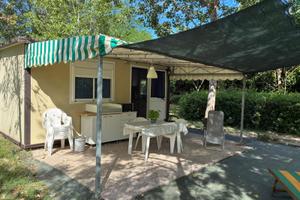 casetta con roulotte