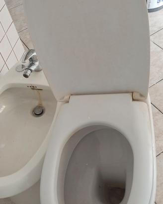 Sanitari compreso di miscelatore