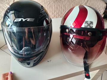 Due caschi taglia M e S