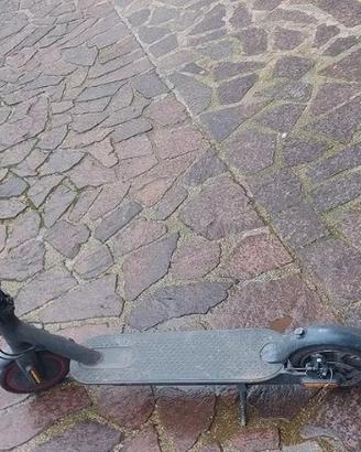 monopattino xiaomi pro2