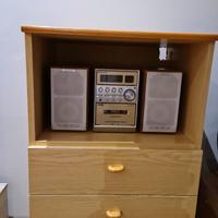 Mobiletto con cassetti.