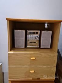 Mobiletto con cassetti.