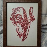 quadretto a punto croce con lettera V