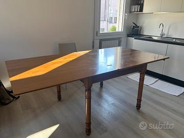 Tavolo allungabile in legno massello