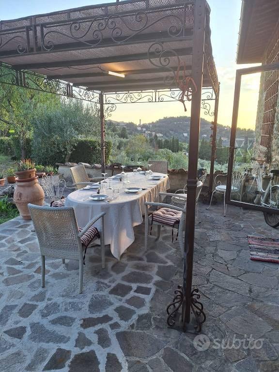 Rustico / Casale di 200 m² con più di 5 locali a F - Vista 3