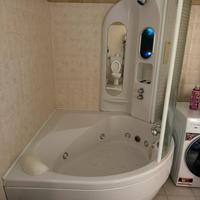 Vasca idro massaggio angolare con cromoterapia