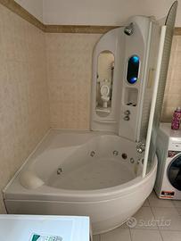 Vasca idro massaggio angolare con cromoterapia