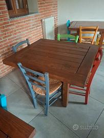 tavolo legno con sedie