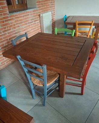 tavolo legno con sedie