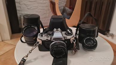 Macchina fotografica con obbiettivi