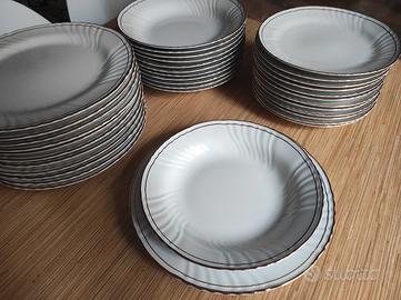 servizio piatti e te o caffè.